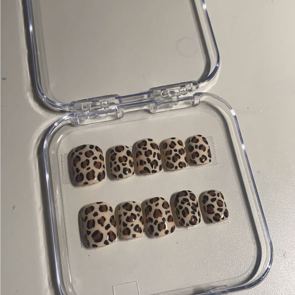Leopard print press on nail set